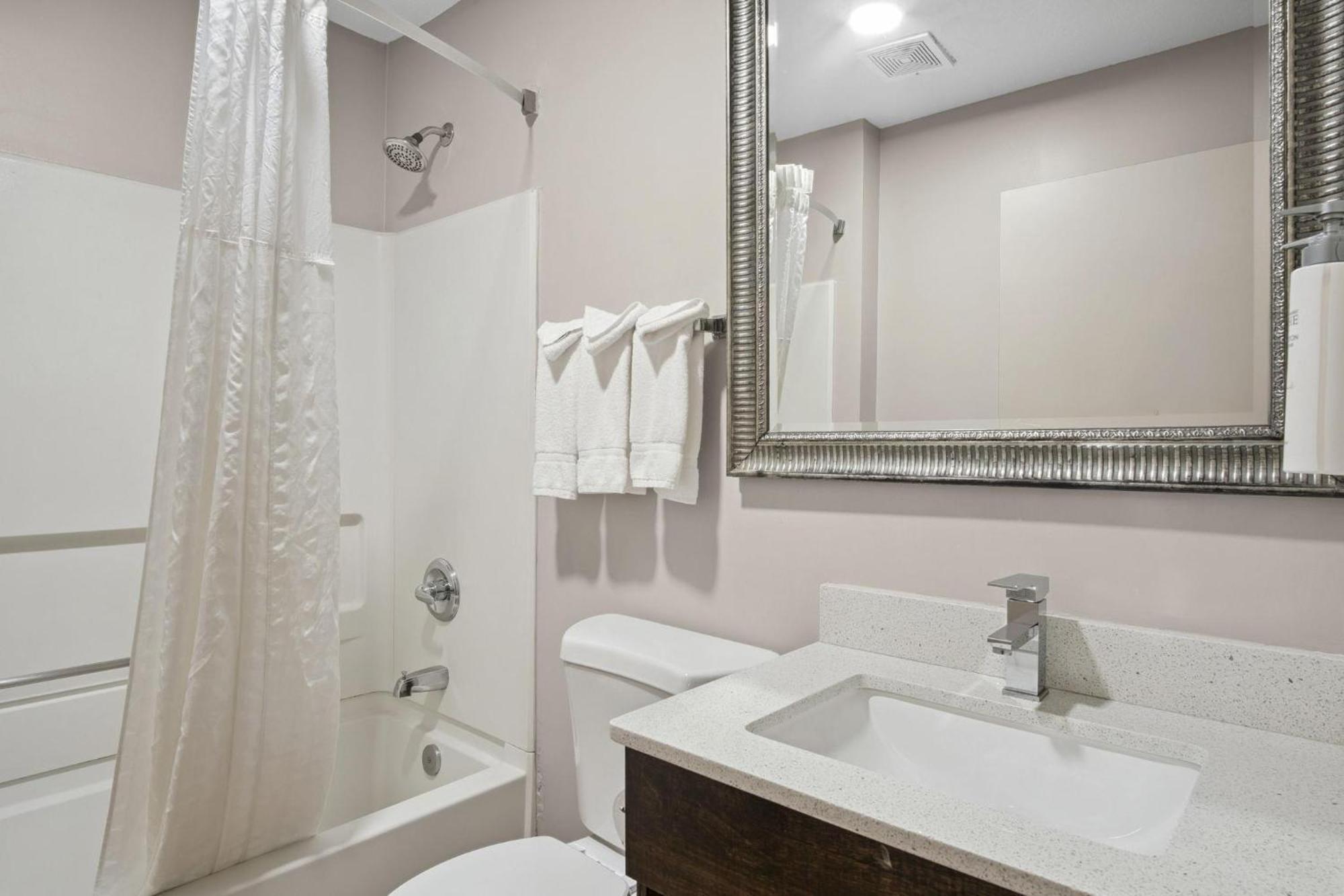 Queen Suite with Two Queen Beds - Non-Smoking